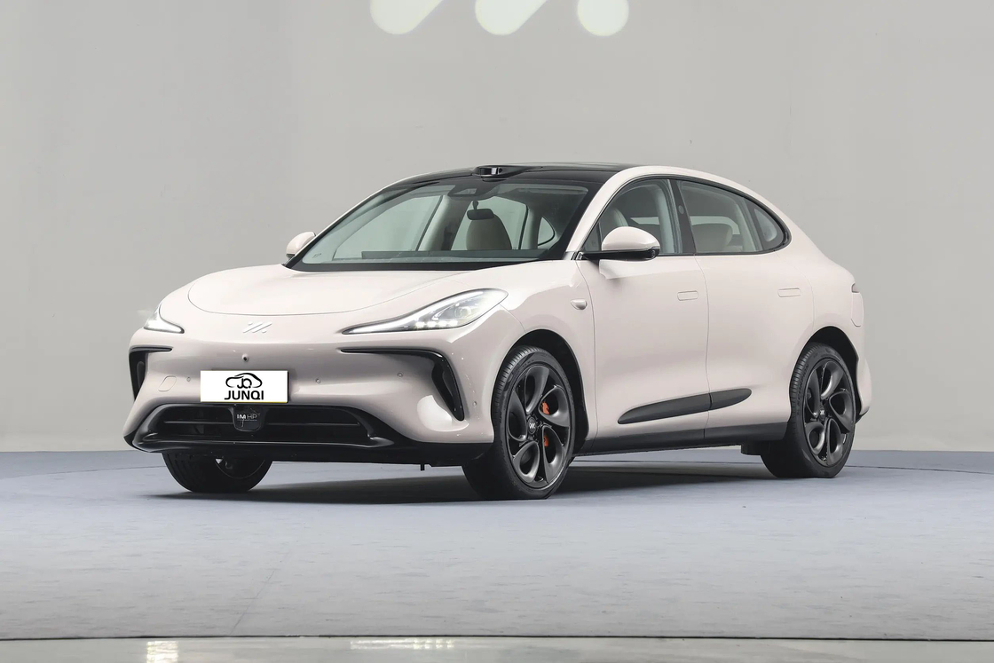 Zhiji LS62023 Max Ultra-Long Range Edition IM 中型・大型SUV用電動車 760km純電動走行距離を搭載している