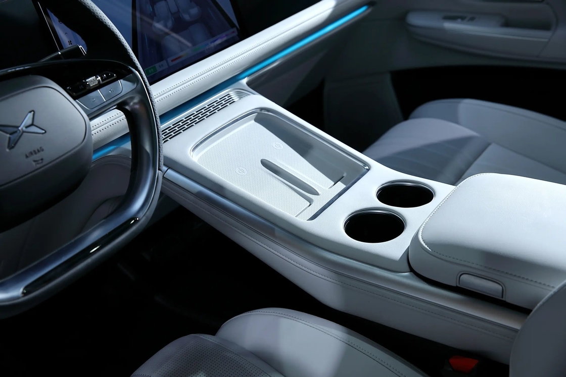 コンパクト シャオペン 電気自動車 SUV 5ドア 5席 Xpeng G9 電動車