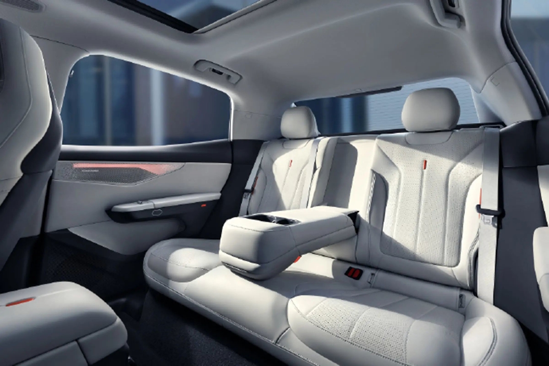 ミッドサイズ 126km Lynk & Co 電動車 長バッテリー寿命 Lynk Co 07 2024 モデル Em-P