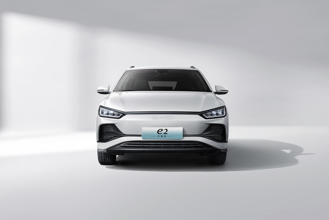 BYD E2 405km 新エネルギー電気セダン 左手駆動 EV 5ドア 5人乗り
