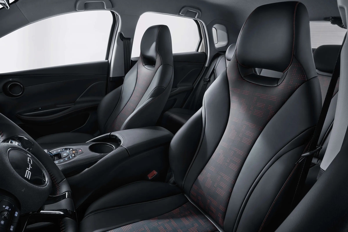 BYD E2 405km 新エネルギー電気セダン 左手駆動 EV 5ドア 5人乗り