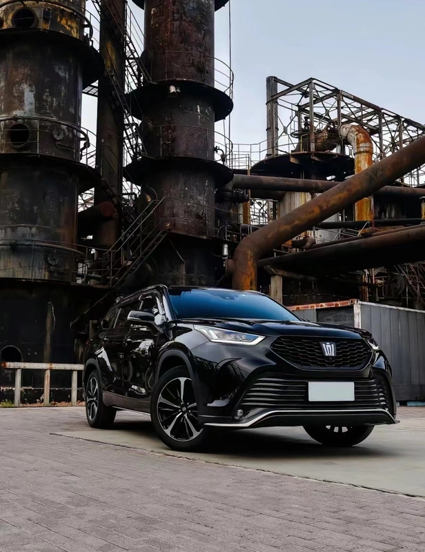 セダン型ハイブリッド トヨタ 電動車 4ドア 5席 トヨタクラウン ランドリリース