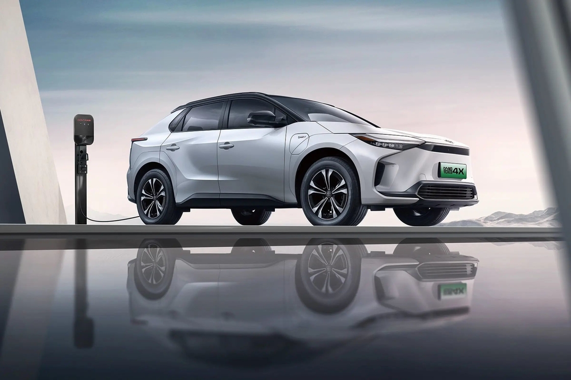 トヨタ Bz 4X SUV 電気型ハイブリッド エココンシューマーとアウトドア愛好家向け