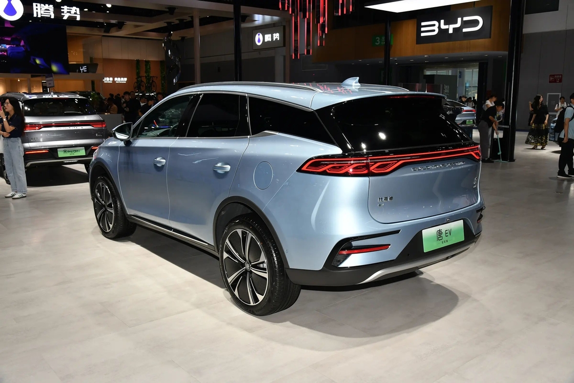 BYD電動車のパワーと優雅さを発見する タンラインナップの旗艦モデル