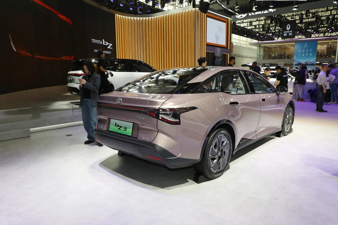 BZ3 トヨタ 電動車 FWD セダンタイプ シグネチャーグリルデザイン