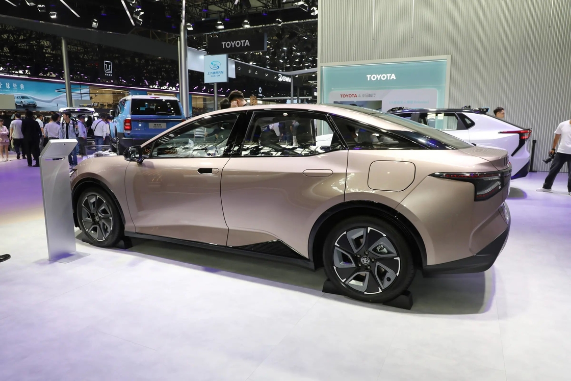 BZ3 トヨタ 電動車 FWD セダンタイプ シグネチャーグリルデザイン