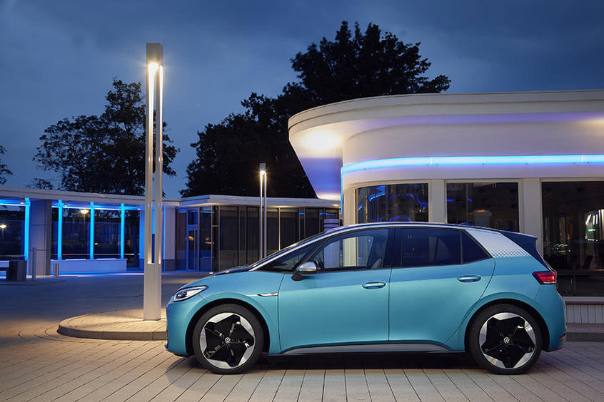 300マイル範囲 フォルクスワーゲン電動車 160km/h 5席 VW ID3 電動車