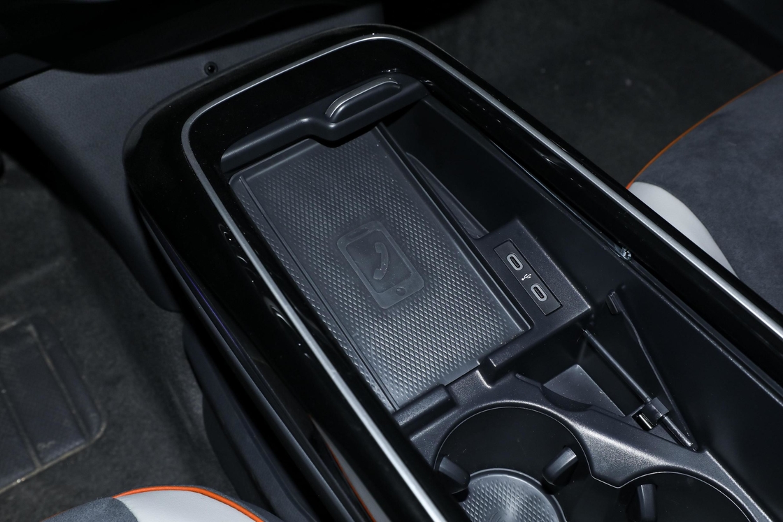 VW ID.6 電気 動力 の 家族 交通 機関 の 賢明 で スタイリッシュ な 選択