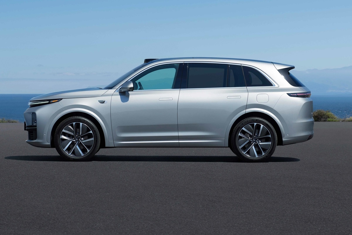 400km 走行距離 180km/h リキヤング L7 電動車 中型・大型SUV