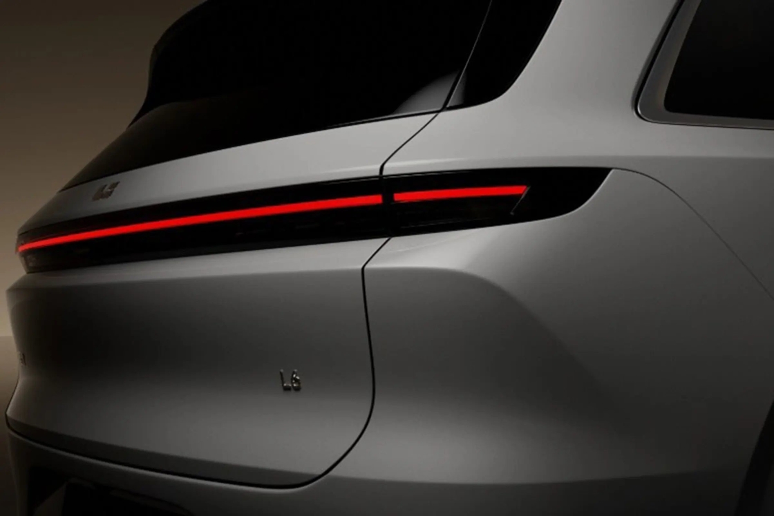 充電時間8時間 電気自動車400km 中型・大型SUV 自動車L6
