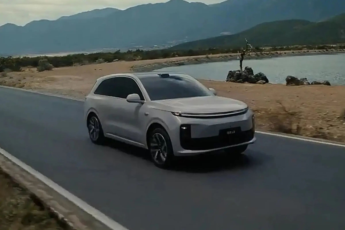 理想的なL6リシアン電気自動車 300kWのパワーと1390kmの範囲 ラグジュアリー旅行