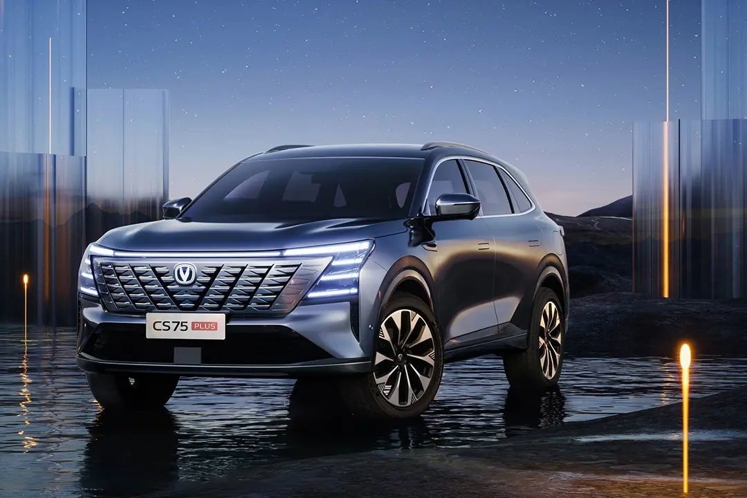コンパクト・チャンガン・ガソリンカー 5ドア 5人座 CS75プラスSUV フロントホイールドライブ