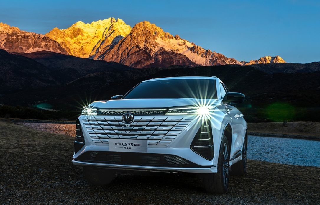コンパクト・チャンガン・ガソリンカー 5ドア 5人座 CS75プラスSUV フロントホイールドライブ