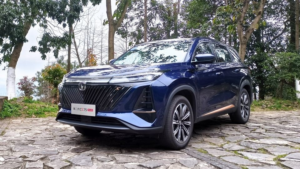 コンパクト・チャンガン・ガソリンカー 5ドア 5人座 CS75プラスSUV フロントホイールドライブ