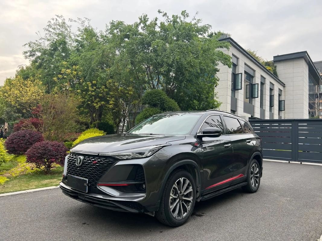 コンパクト・チャンガン・ガソリンカー 5ドア 5人座 CS75プラスSUV フロントホイールドライブ
