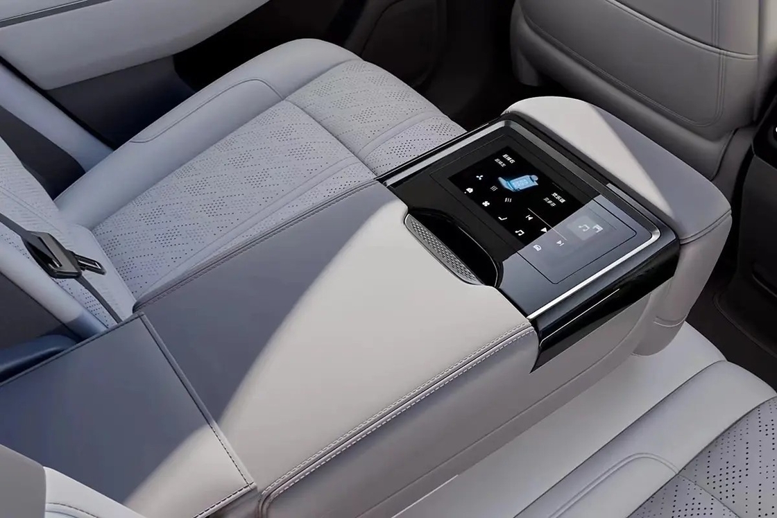 ゼークル 7X 800V 高電圧電気SUV 7色 780km 走行距離 シングルチャージ 強化オフロード能力 空中懸垂