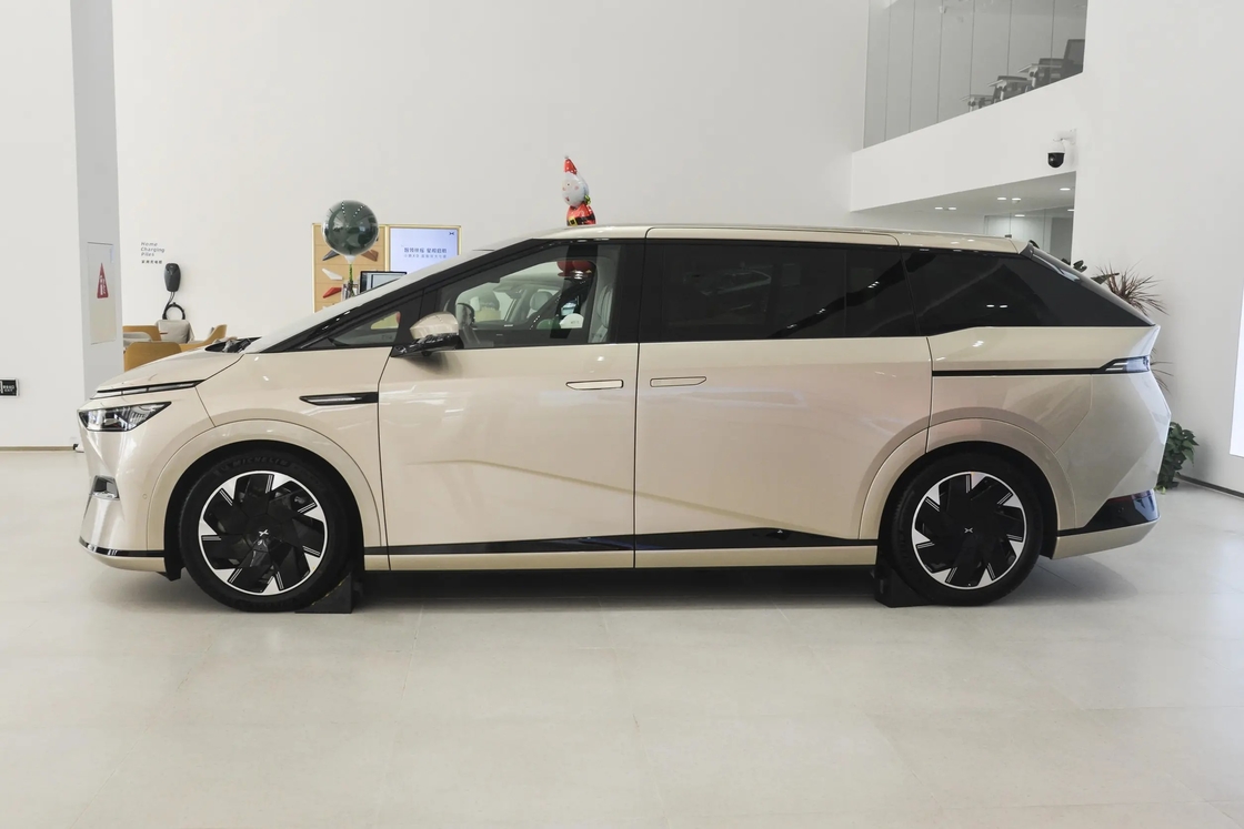 2024 Xpeng X9 MPV 純電動 320PS 超長距離 702 AWD 640km プロマックス