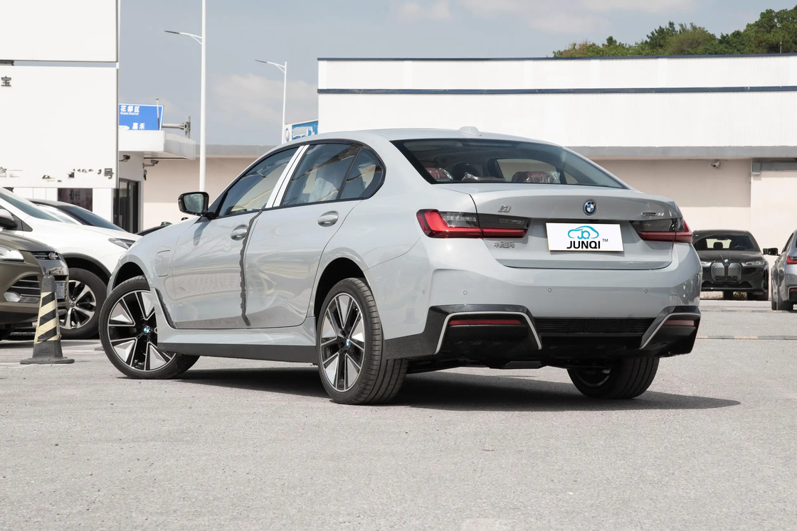 BMW 電動車 豪華技術と持続可能性を一つに