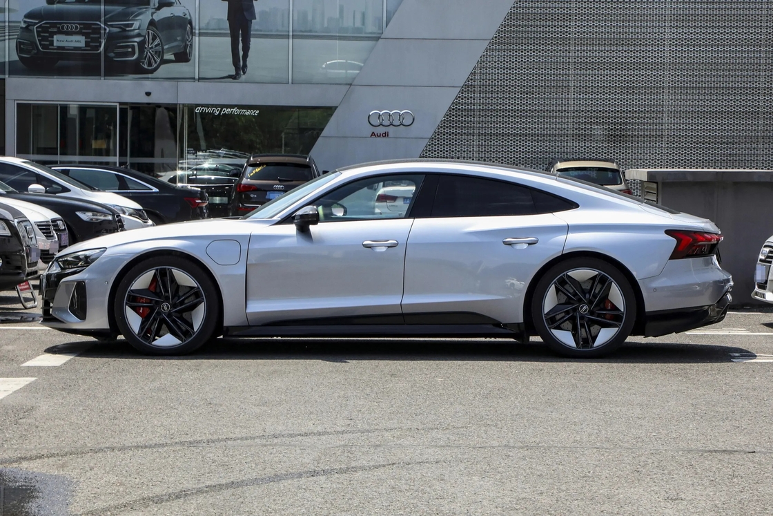 スポット2022 新エネルギーオディ・エトロン 高速スポーツ 電気自動車 オディ・エトロン 中古車 新車 Rs オディ・エトロン GT 車