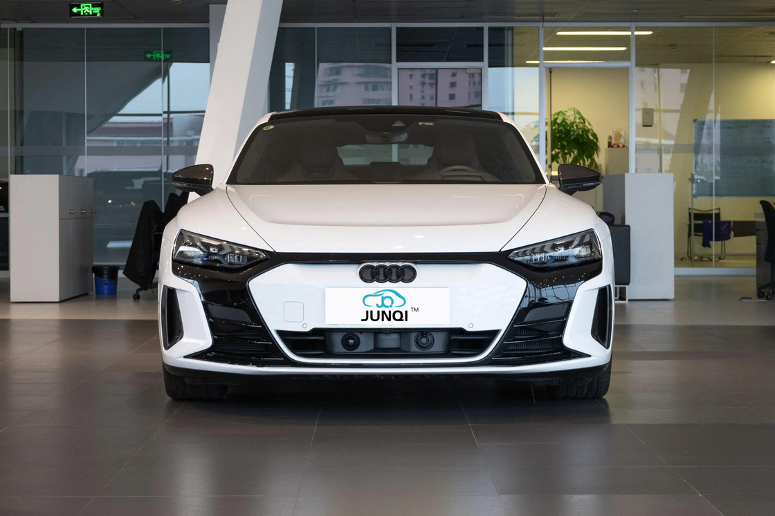 高級車 495km ロングレンジ 電動車 A U D I RS E-tron GT 4 四輪電動車