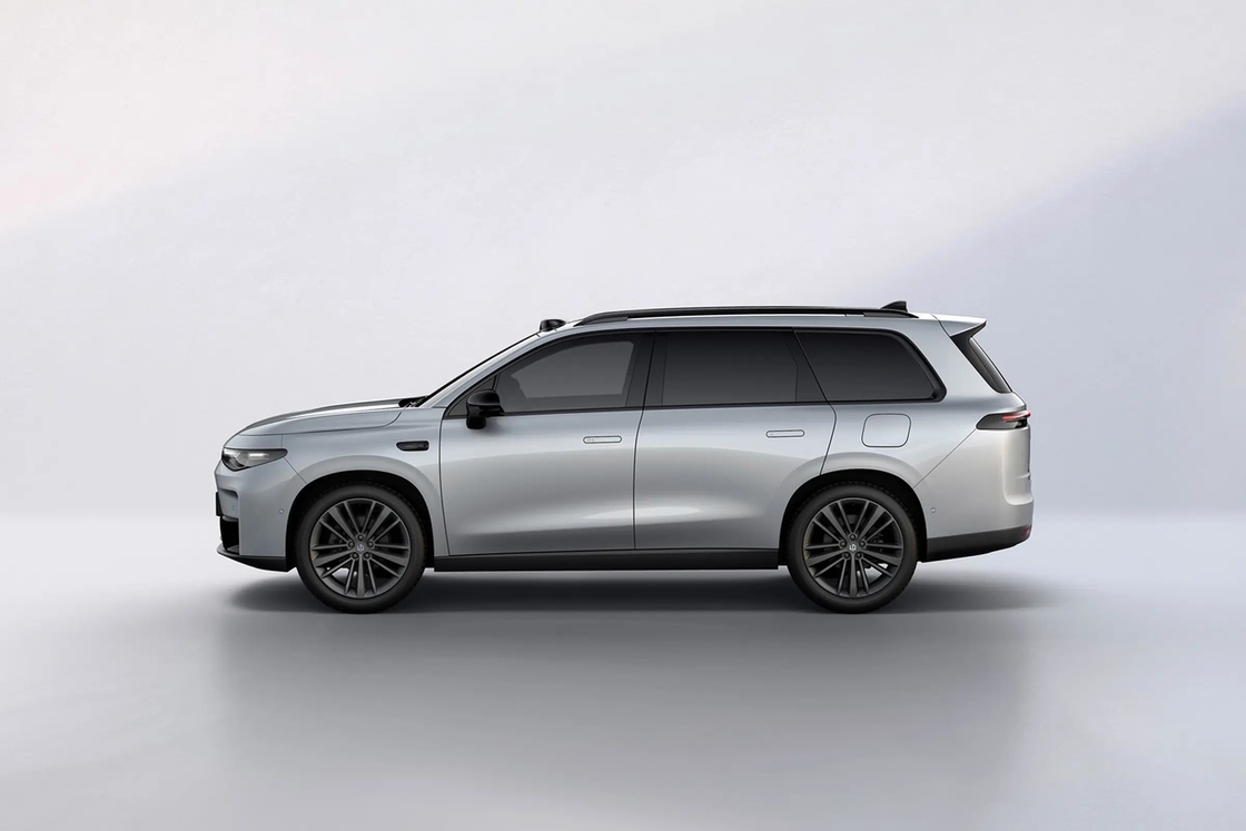 リープモーター電動車C16 中型から大型SUV 層状の外観 トラペゾイド式入気格子と6つのカスタマイズカラーオプション